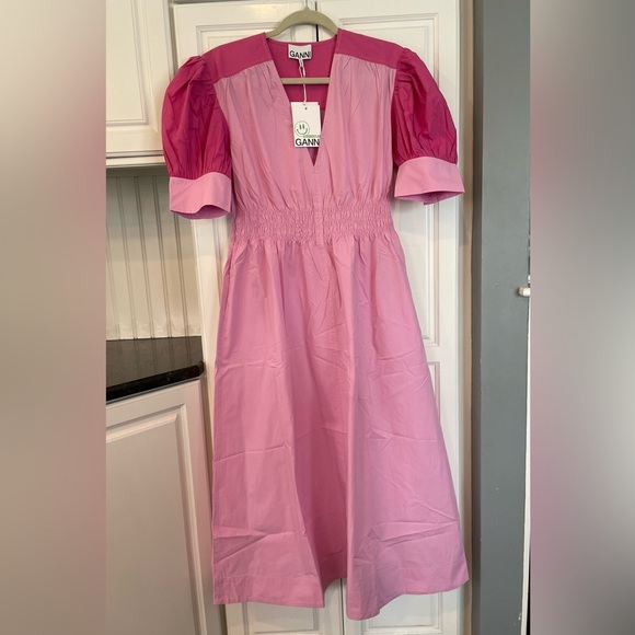 Ganni V-neck puff shoulder color block midi dress in Phlox pink. - Picture 12 of 12